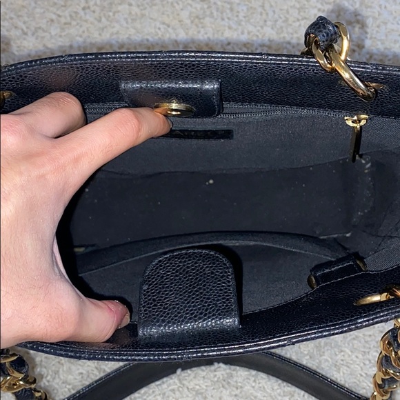 Black amazing condition Chanel quilted shoulder - Picture 2 of 10